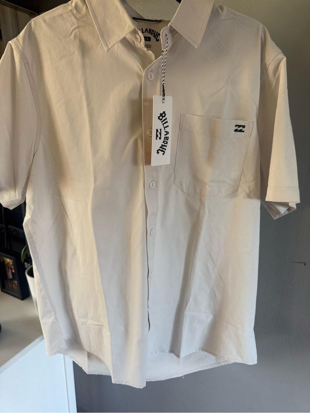 Billabong Men's Short Sleeve Button-Down Shirt in Light Cream